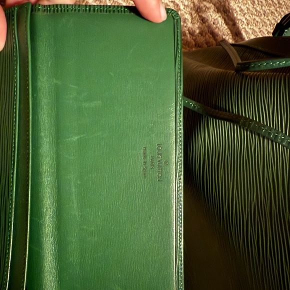 Louis Vuitton Green Epi bucket bag with matching wallet and - Picture 3 of 10